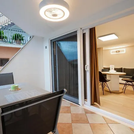 Lovely In With Kitchen Apartman *